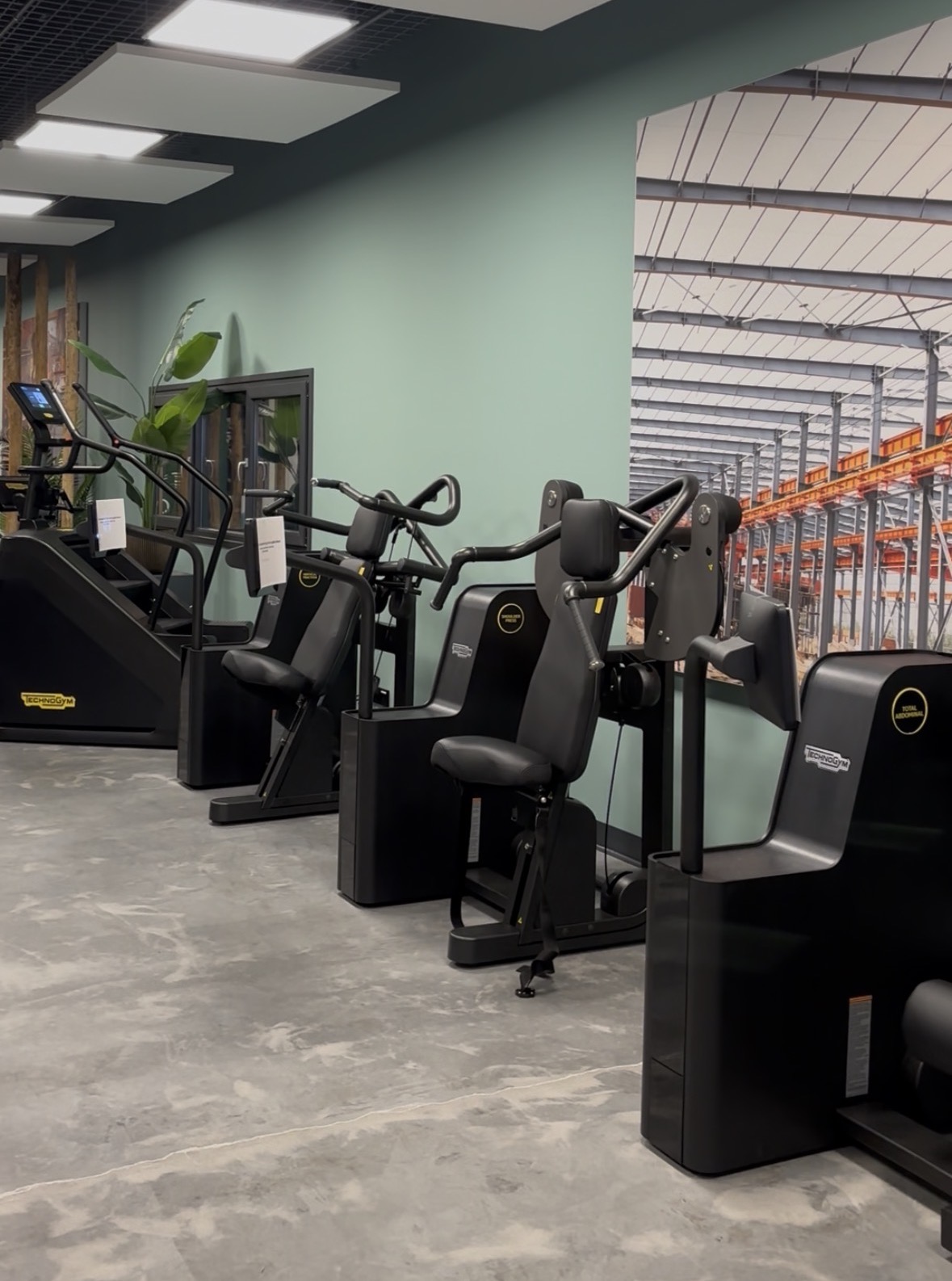 three gym Open fitnessruimte